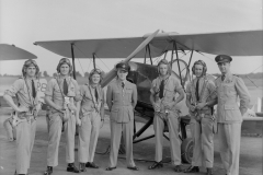 A992.0003.115a- Squadron Leader King with Airmen, 1940-1944